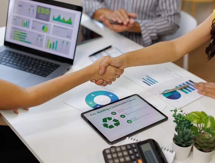 El profesor Pablo Villoch abordó cómo la sostenibilidad corporativa responde ante escenarios de incertidumbre global.