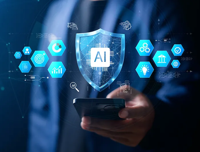 El profesor Omar Fuentes abordó la importancia de la ciberinteligencia.