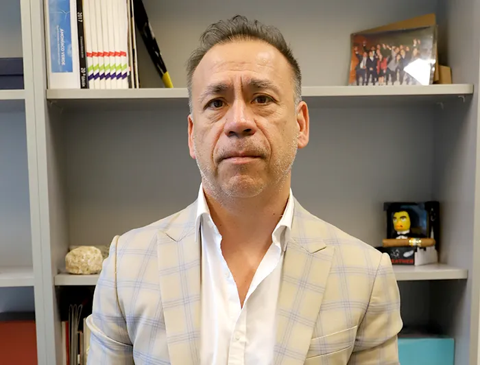El profesor abordó los principales aspectos del hidrógeno verde.
