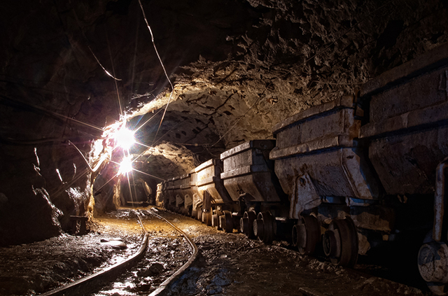 Expertos aseguran que nacionalizar minería es «inviable» y un «pésimo negocio para Chile»